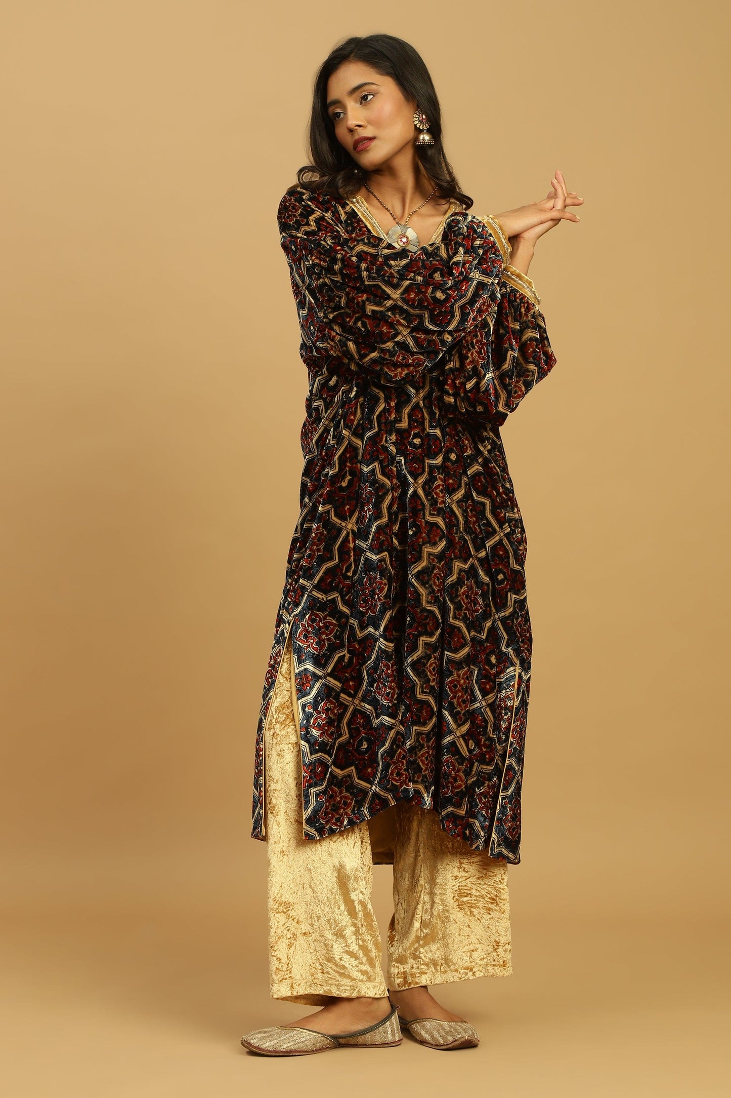 FUCHSIA JAAL VELVET AJRAKH PHIRAN SET