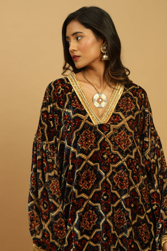 FUCHSIA JAAL VELVET AJRAKH PHIRAN SET