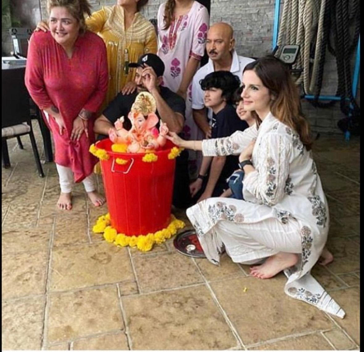 Susanne Roshan in Ecru Bootie Kurta Set in cotton